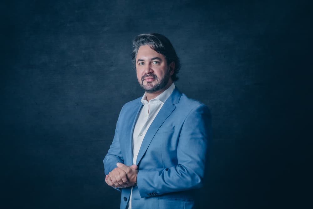 Dr. Danilo Talarico em seu consultório